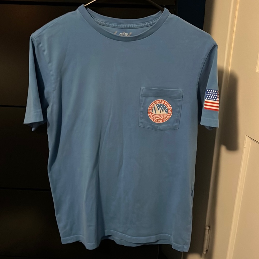 Men’s XS Vineyard Vines light blue tee with pocket